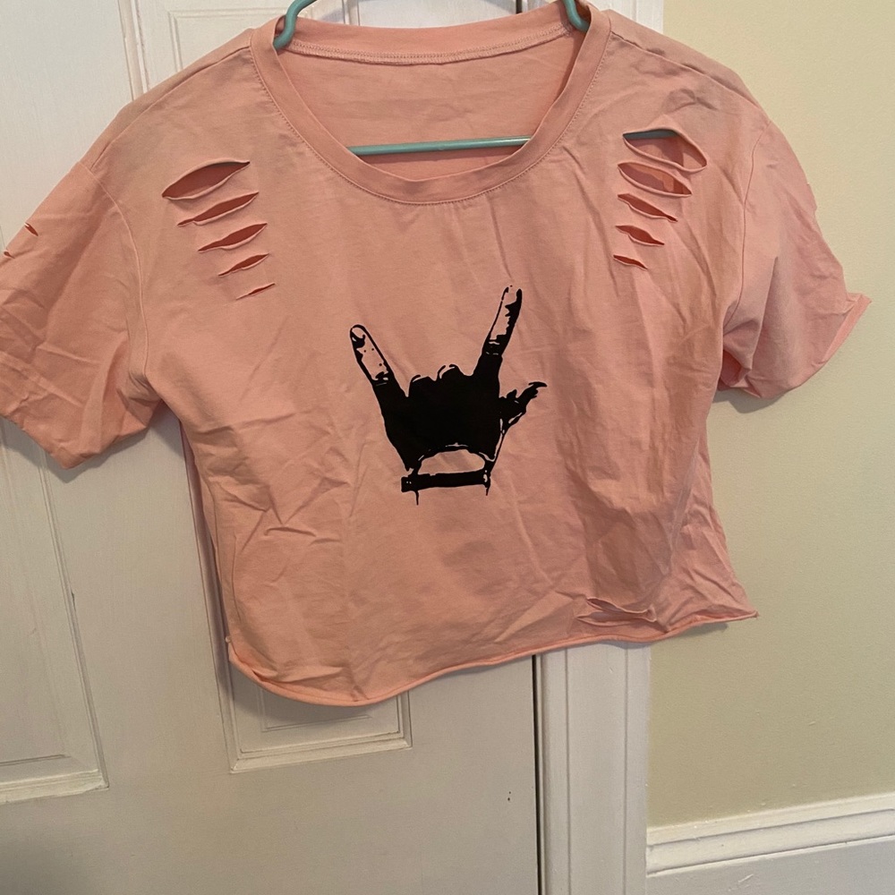 Crop top ripped shirt